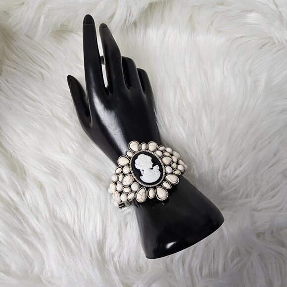 Cameo Silver Tone With White Howlite Bangle New Hinged Bracelet - Picture 2 of 10